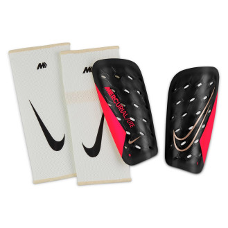 Espinillera de futbol Nike...
