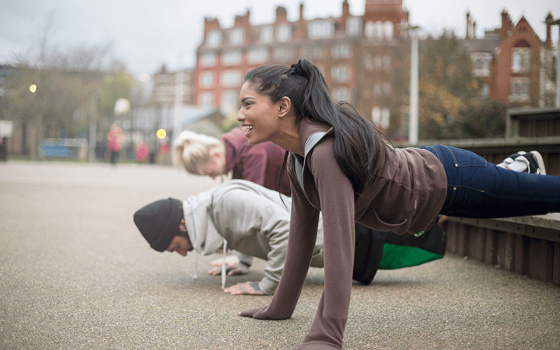 Entrenamiento de fuerza al aire libre: libertad, eficacia y salud