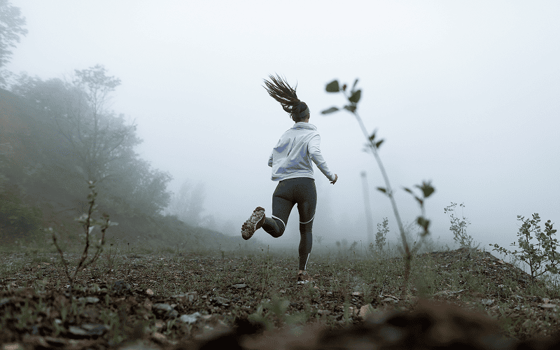 Running en días lluviosos o con viento: estrategia de entrenamiento, no solo equipamiento