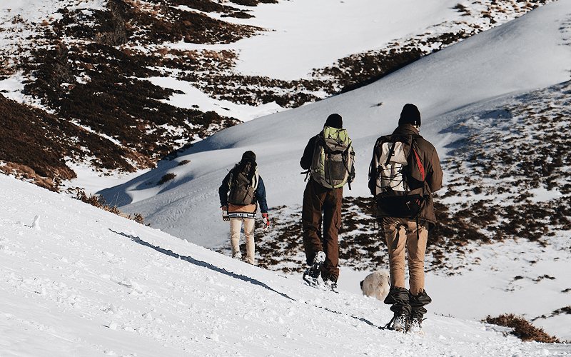 Senderismo y trekking invernal: precauciones, equipamiento y rutas imprescindibles