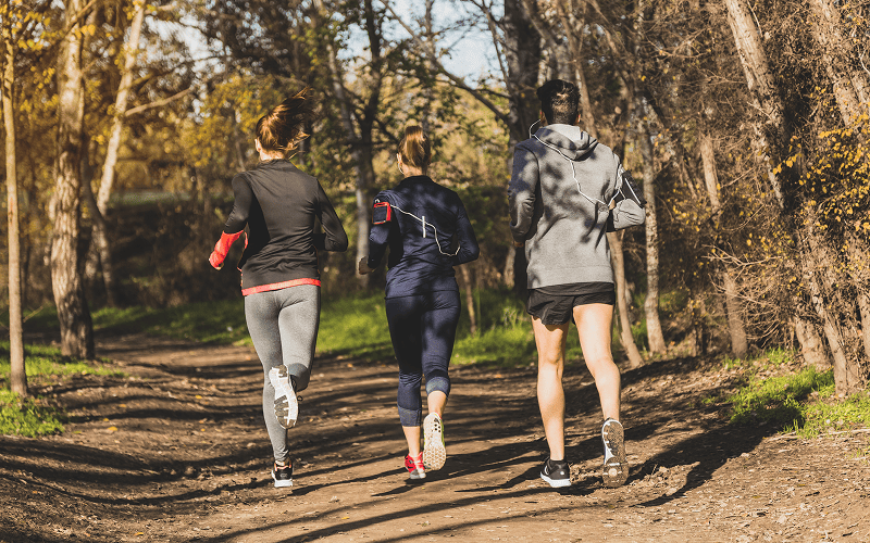 Material imprescindible para tus primeras carreras de trail en primavera
