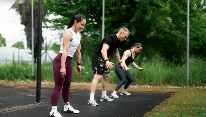Entrenamiento al aire libre en parque: circuito funcional para entrenar todo el cuerpo sin gimnasio