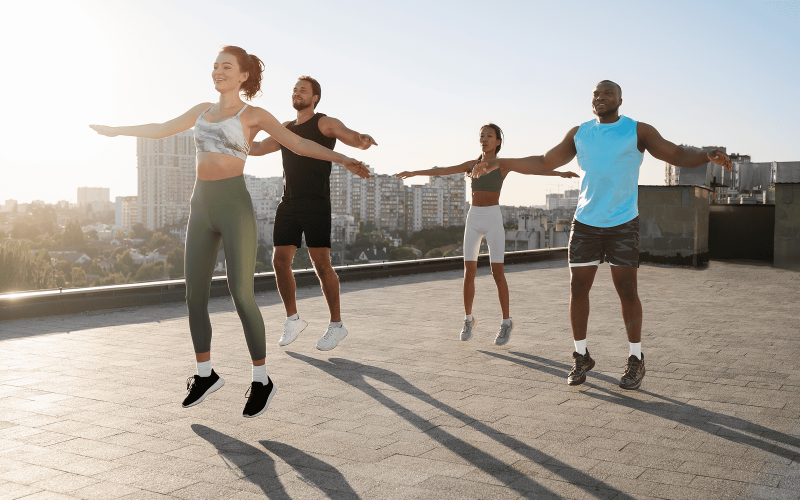 Beneficios de hacer deporte en grupo: por qué entrenar acompañado mejora tu rendimiento y motivación