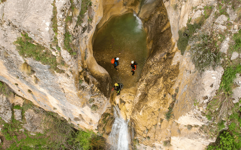 Coasteering: el deporte que une escalada, natación y senderismo