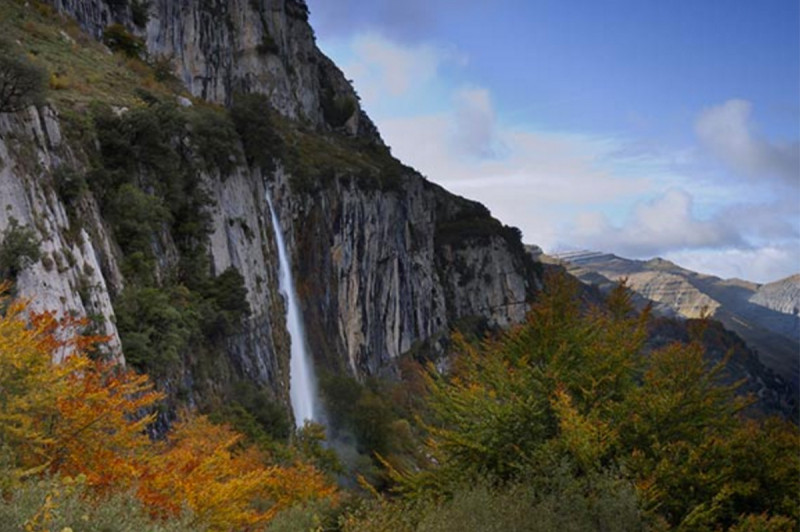 Descubre las 10 mejores rutas de senderismo de España para hacer en otoño